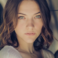 Violett Beane