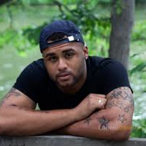 Squint eyed. Pick me guy. Signs of refusal. Мем мужчина улыбается и хмурится. Pick guy.