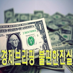 코스피 3800 돌파는 '당연', 부동산 투기는 '철저히 억제'한편, 의료개혁만큼이나 뜨거운 감자는 바로 경제, 특히 부동산 문제입니다. 이 대통령은 최근 “코스피 3800 돌파는 당연하다”며 현 경제 상황에 대한 자신감을 내비쳤어요. 주식 시장의 활황은 물론 반가운 소식이지만, 동시에 비생산적인 투기에 대한 단호한 메시지도 함께 던졌습니다. 대통령은 “비생산적 투기 수요를 철저히 억제해야 한다”고 지시하며, 특히 부동산 투기에 대한 강력한 경고를 보냈습니다. “부동산 투기 철저 차단”이라는 지시는 최근 다시 꿈틀거리는 부동산 시장에 대한 경고로 읽힙니다. 주식 시장은 활성화하되, 실물 경제에 부정적인 영향을 미치는 부동산 투기는 좌시하지 않겠다는 의지가 명확히 느껴지는 대목이었어요. 이런 강력한 메시지가 실제 시장에 어떤 영향을 미칠지 관심이 집중되고 있습니다.매일경제 기사에서도 이 같은 발언이 시장에 미칠 파급 효과에 대해 심층적으로 분석하고 있더라고요.국민들의 엇갈리는 기대와 전문가들의 분석이 대통령의 이번 발언들에 대한 국민과 전문가들의 반응은 엇갈리고 있습니다. 의료개혁 재추진에 대해서는 “이제라도 합리적인 대화를 시작하려는 것 같다”며 기대감을 표하는 목소리가 있는 반면, “과연 진정성이 있을지 더 지켜봐야 한다”는 신중론도 만만치 않습니다. 그동안 쌓여온 불신이 쉽게 해소되지는 않을 테니까요. 부동산 투기 억제 메시지에 대해서는 “다시 투기가 고개를 들까 봐 걱정했는데 다행이다”는 반응과 함께, “과거에도 비슷한 메시지는 많았지만 실효성이 있었는지 의문이다”라는 회의적인 시각도 존재합니다. 결국 중요한 것은 말뿐인 정책이 아니라, 국민들이 체감할 수 있는 구체적인 행동과 결과겠죠? 여러분은 이 대통령의 이번 메시지들에 대해 어떻게 생각하시나요?향후 전망과 우리에게 남겨진 과제이 대통령의 이번 발언들은 의료개혁과 경제 정책이라는 두 가지 거대한 사회적 난제에 대한 정부의 새로운 방향성을 제시했다고 볼 수 있습니다. 의료개혁은 충분한 공론화와 사회적 합의를 통해 ‘새로운 토대’를 마련하겠다는 의지를 보였고, 부동산 시장에는 ‘비생산적 투기 억제’라는 강력한 경고를 보냈죠. 개인적으로는 이러한 변화의 시도가 긍정적인 결과로 이어지기를 간절히 바랍니다. 특히 의료개혁은 국민의 건강과 직결되는 문제이니만큼, 정부와 의료계, 그리고 시민사회 모두가 한마음으로 지혜를 모아야 할 때라고 생각합니다. 부동산 시장 역시 서민들의 주거 안정과 직결되는 문제인 만큼, 일관성 있고 실효성 있는 정책 추진이 중요하다고 봐요. 결국, 중요한 것은 ‘합리적인 소통’과 ‘국민의 목소리에 귀 기울이는 자세’가 아닐까요? 앞으로 이 대통령의 발언들이 실제 정책으로 어떻게 구현될지, 그리고 그 결과가 우리 사회에 어떤 영향을 미칠지 우리 모두가 함께 지켜봐야 할 것 같습니다. 부디 이번에는 정말 국민 모두가 웃을 수 있는 결과가 나오기를 기대해봅니다.