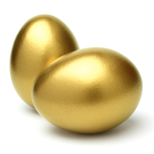 Золотые яйца 2. Золотое яйцо. Яйцо золото. Яйцо на белом фоне. Золотые пасхальные яйца.