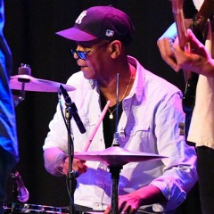 Charles Mena & Quantum Fo