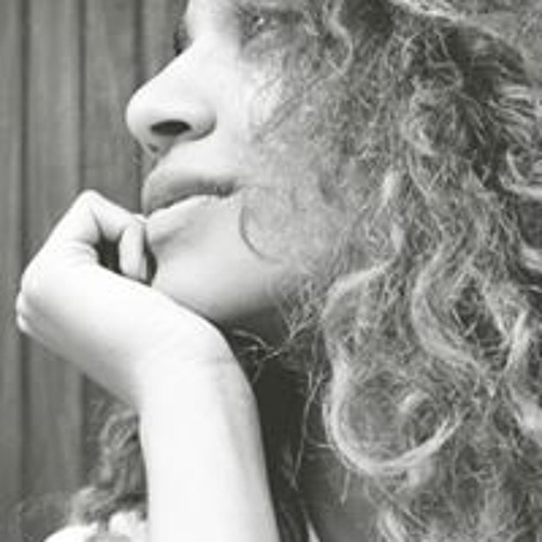Isabella Gomes’s avatar