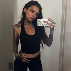 Antoinette Crotiqa ᕙ(`▿´)