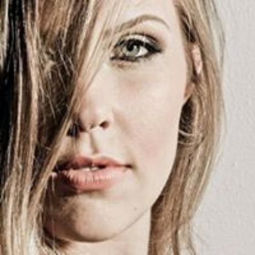 Ana Schuroff’s avatar