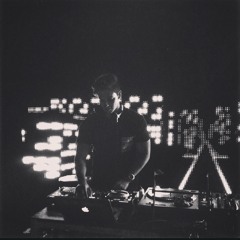 DJ 8th Wonder ─╤╦︻