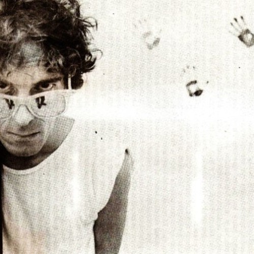 INVISIBLE. DURAZNO SANGRANDO