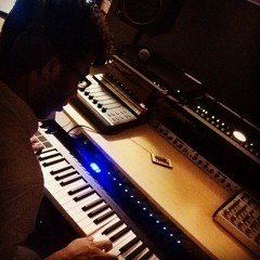 웃 × R.O.Y✧A.L.E × 유