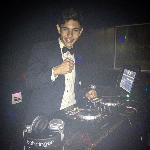 Mc Davi Gravi Com Som (carimbo Dj Pedro F )