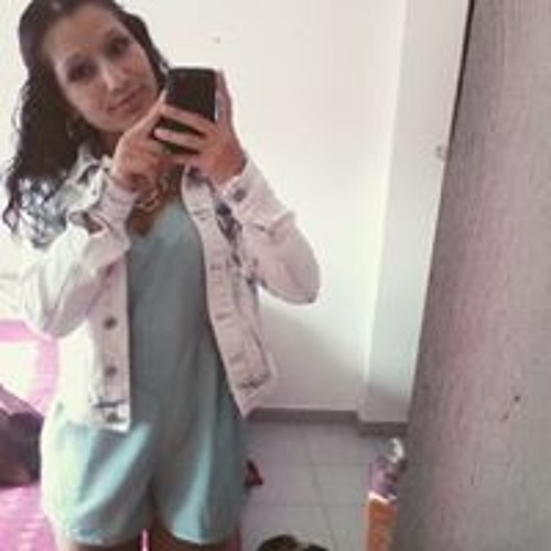 Débora Sofia’s avatar