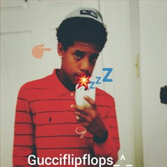 Gucci flip flops👟