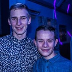 Simons over mega seje vilde playliste med alle de vilde sange til alle! :-P
