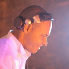 DJ Carlos Abreu