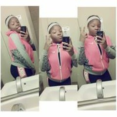 Adõrë Thã Qúêêñ