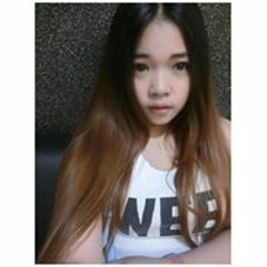 ระวีพร ชื่นกมล