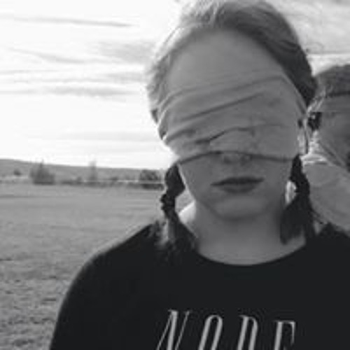 Molly Tommo Christensen’s avatar