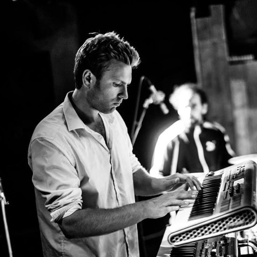 TINY CORNELIUS 'SOMETHING'S ON MY MIND' ORIGINAL MIX (MASTER)