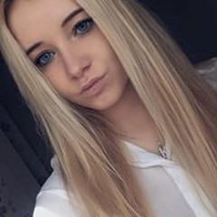 Karolina Kur