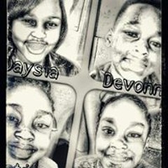 Wallace Devonne Famfirst