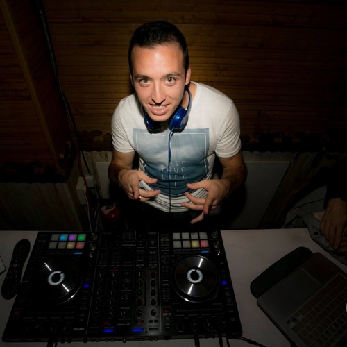 Stream Diego Macías music Listen to songs, albums, playlists for free