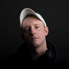 Paulie 4-Fingers official