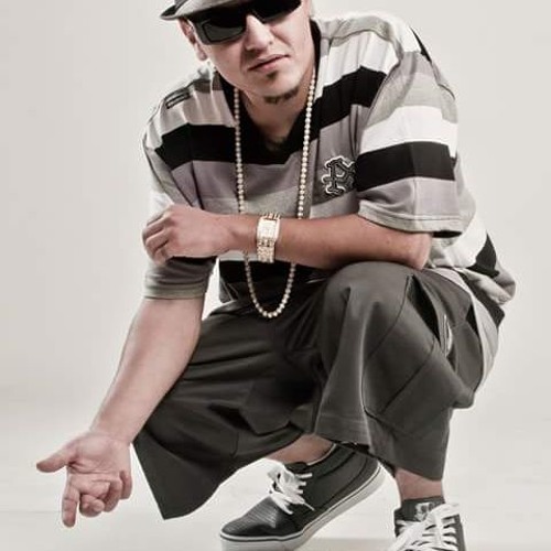 Throw in the Towel Chopd N Screwd by DJEatGreedy & Mike Billion