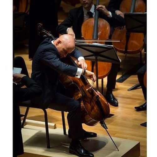 Cellist Robert deMaine’s avatar