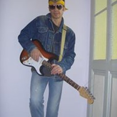 Janusz-Mike Gitarerro