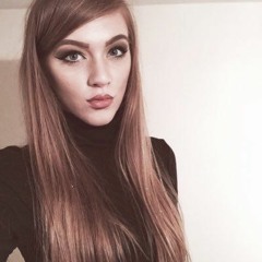 Strawberry Blonde Blogger