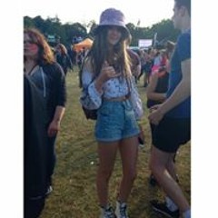 Emily Barnes 🌸