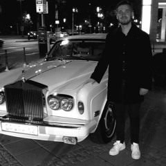 Tizian Sam Cameron Lange