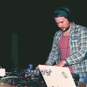 GIMMY has been playing since 00:53 in