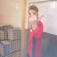 Maximilian F********