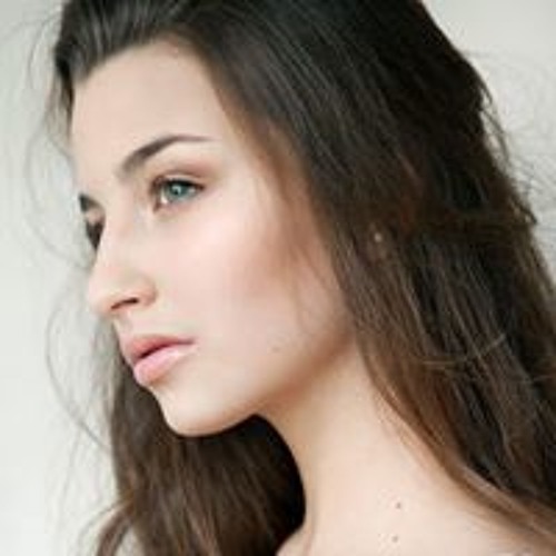 Julia Wieniawa’s avatar
