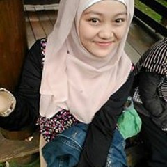 Azizah Laksono Midwife