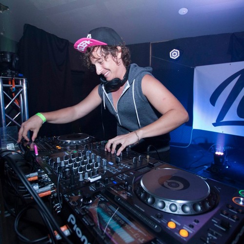 Molotov Fridays: Bass House - wub28bpm