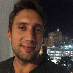 Nikos Henry