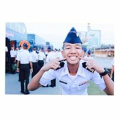 อลงกร กลั่นสกุล