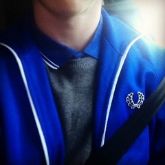 kiss you on lush dancefloor