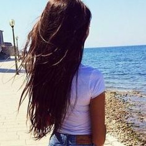 Брюнетка спиной фото на аву