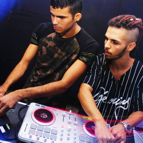 Radioactive David Guetta Vs Avicii Vs Showtek & Ookay   Where Them Levels At - Feat -  Bouncer