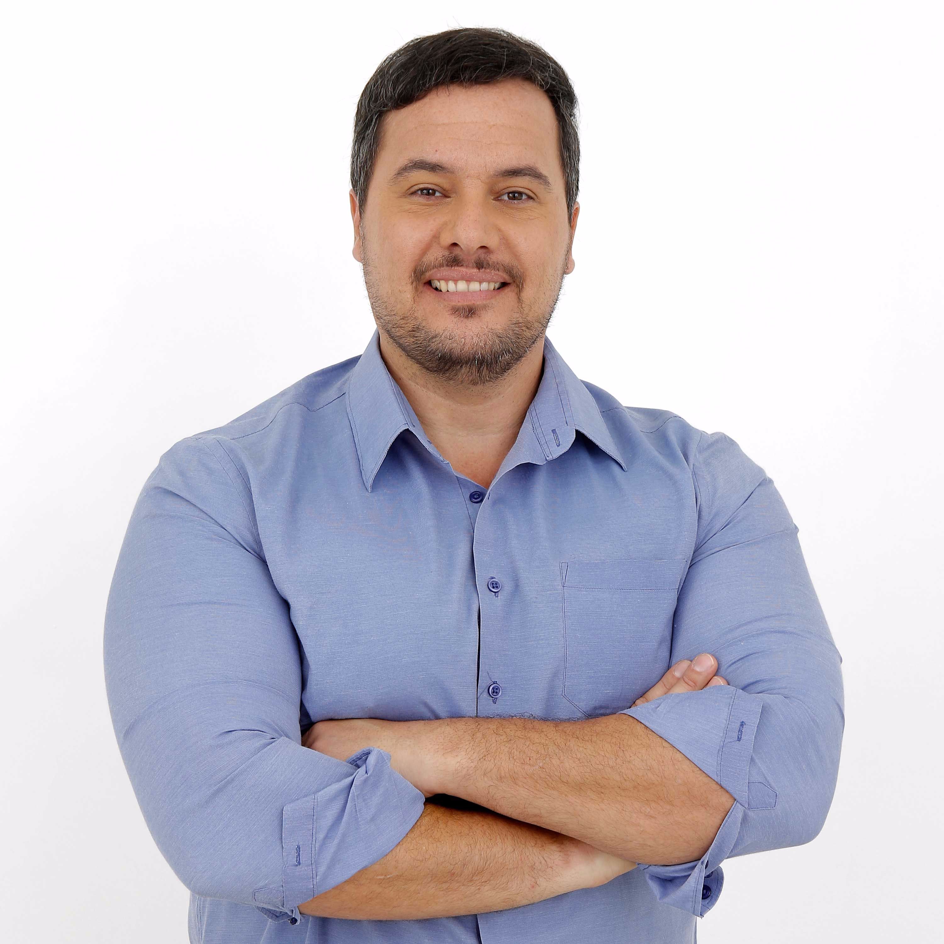 Coloco redes sociais no currículo?