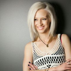 EvvzThrowyBlonde..