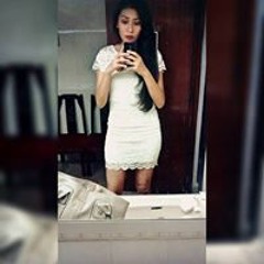 Adriana Flores Valles