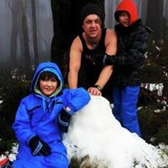 TonYounie Bintang Becker