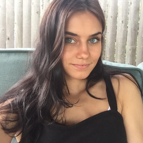 julia stamos’s avatar