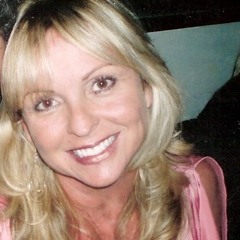 Carrie Hawkes (MyGo2Girl)