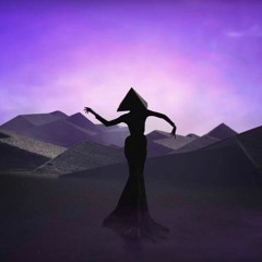 Lady-Pyramid23