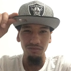 Cheek_Live215