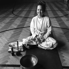 suzAnahatayoga (aka Susie Zsuzsanna Tolgyesi)