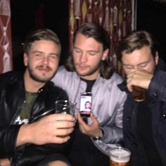 To Tette Og En Badehette